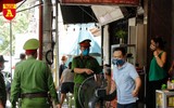 Công an Hà Nội tuần tra, lập biên bản xử phạt người không đeo khẩu trang
